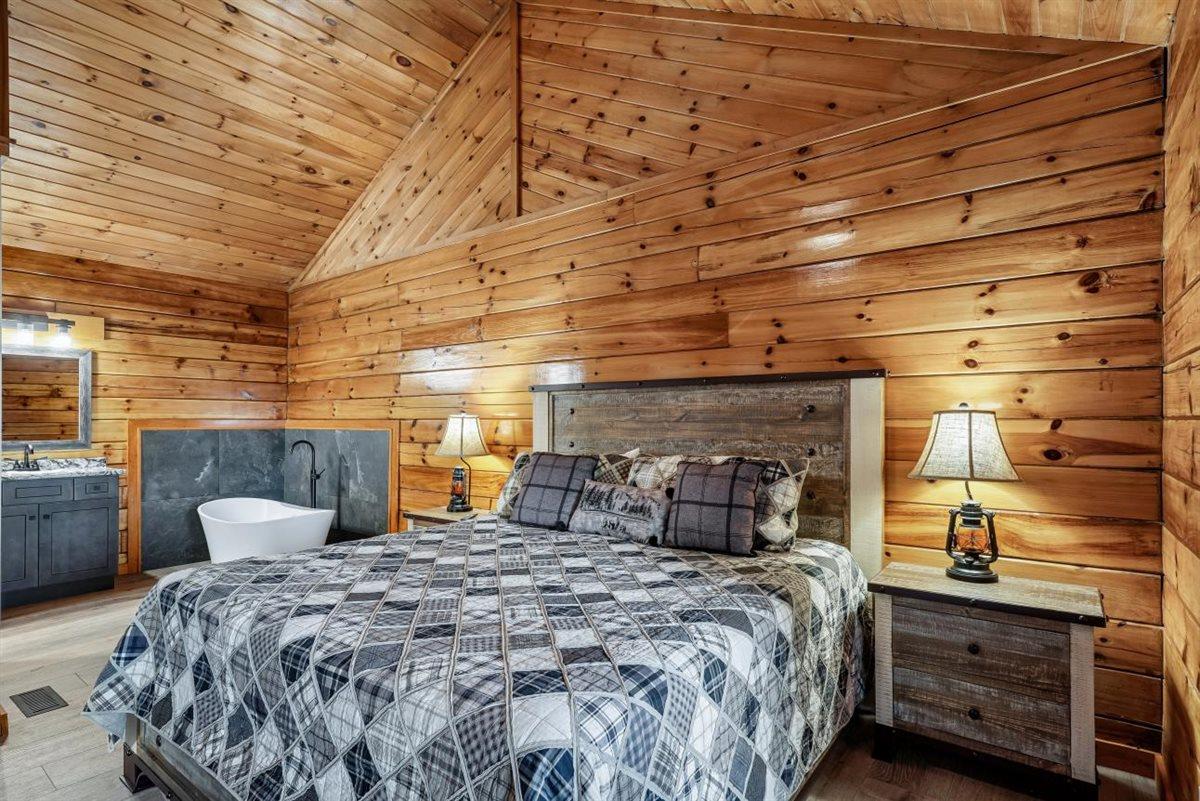 16Bedroom
