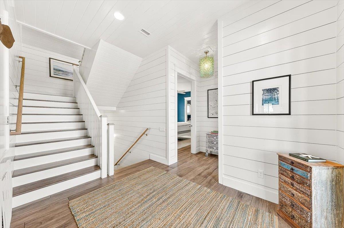 2nd Floor, Landing