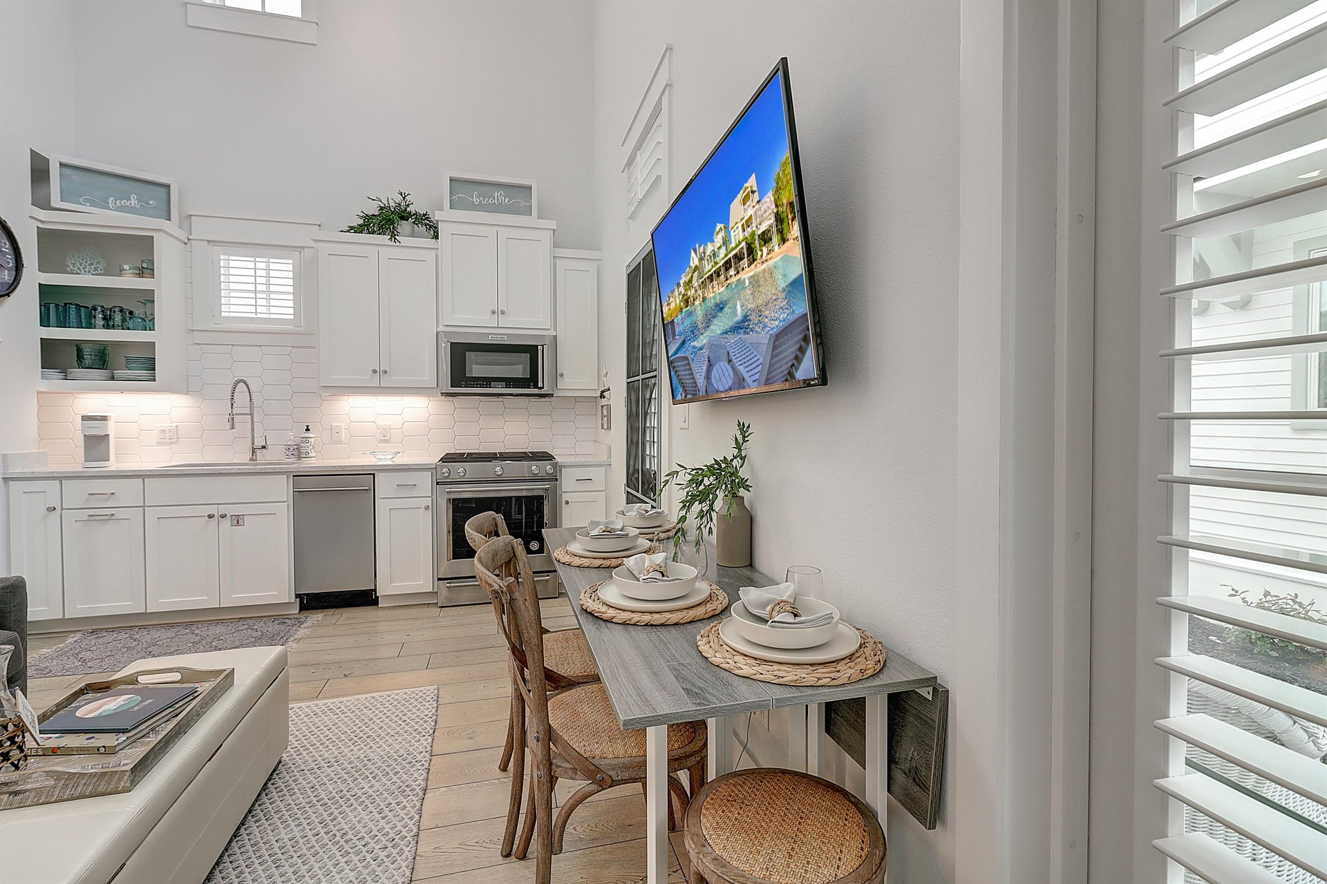 1st Floor, Dining and Kitchen Areas