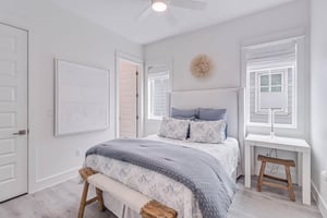 Queen Bedroom, 2nd Floor