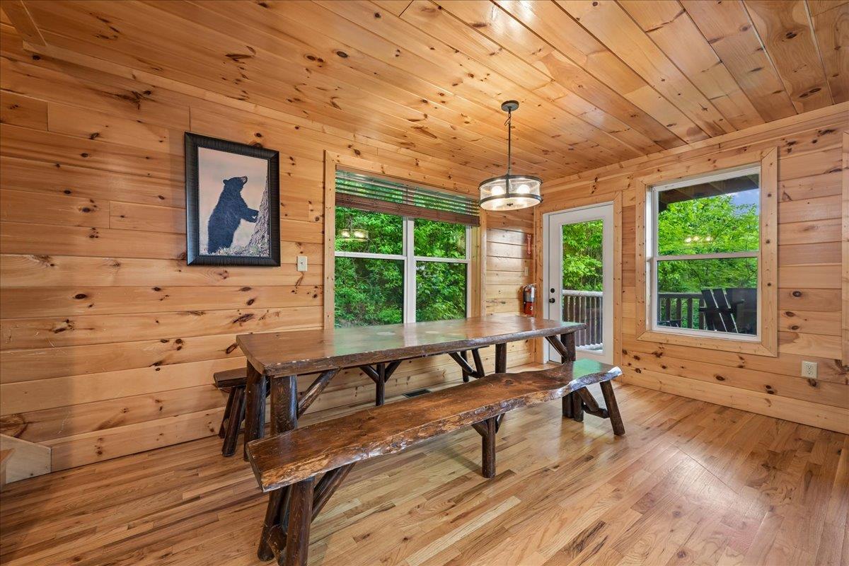 12Dining Room