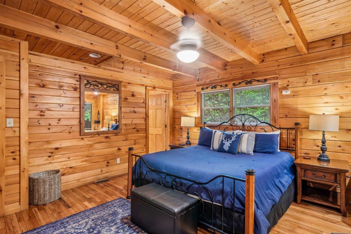 26Primary Bedroom