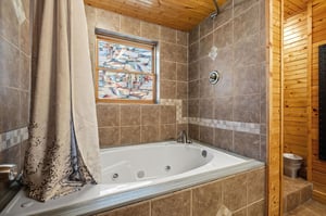 large bath with jets