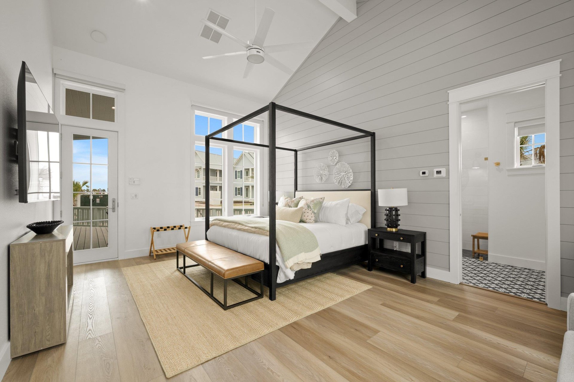 1st Floor, Detached King Suite