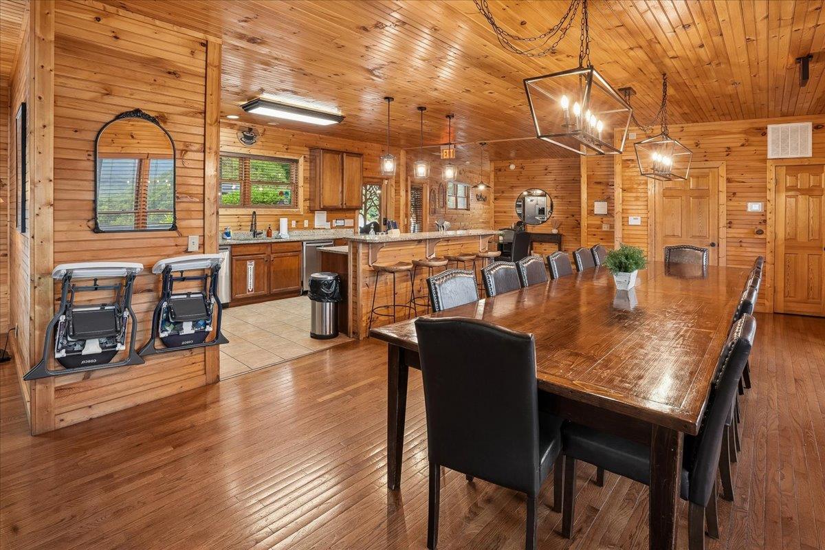 009Dining Room