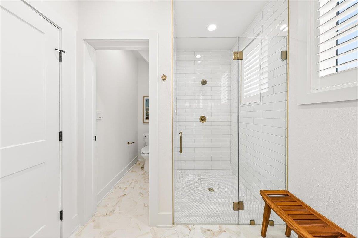 Third King Bathroom, 3rd Floor