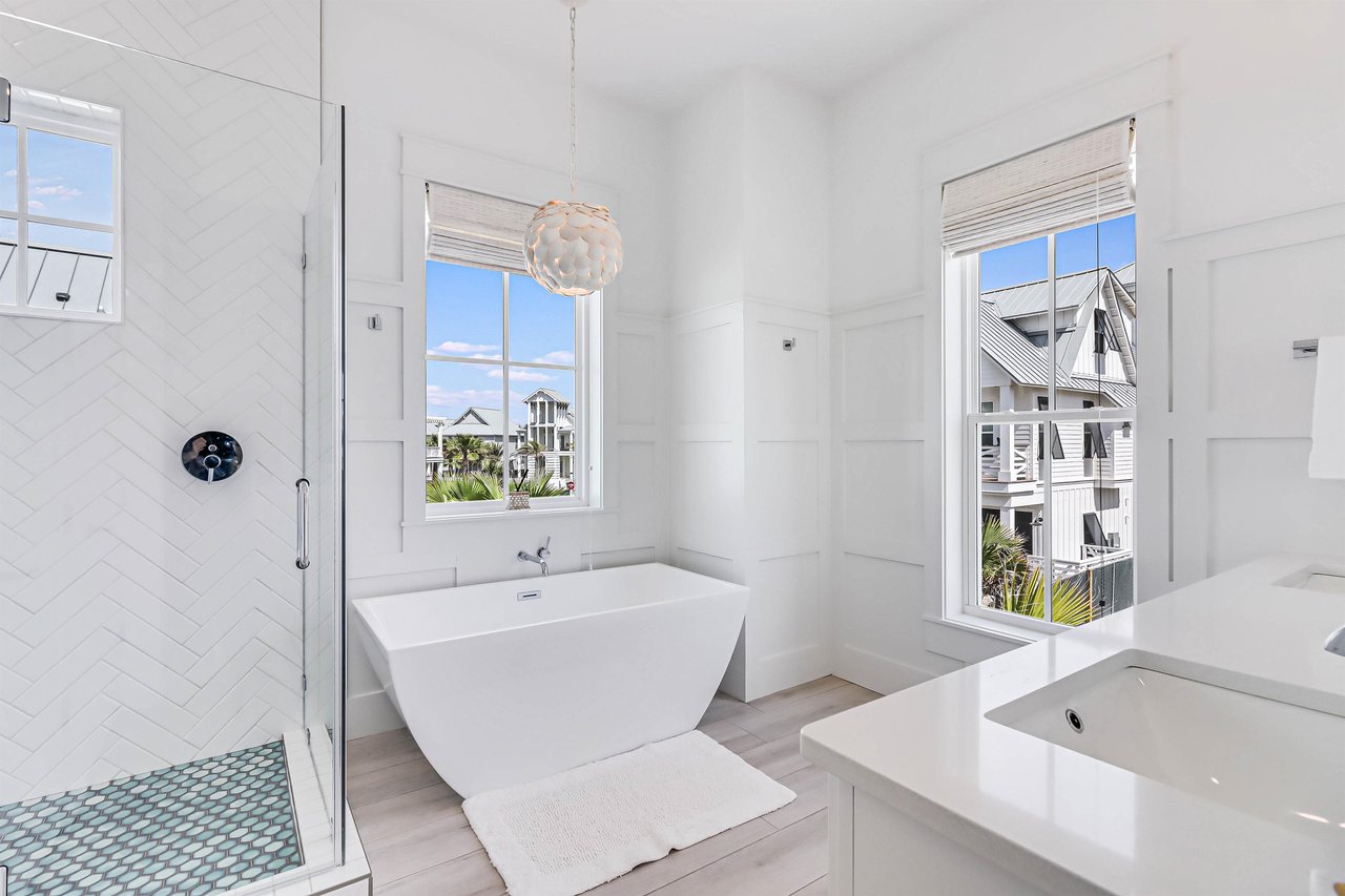 Shared Bathroom, 2nd Floor