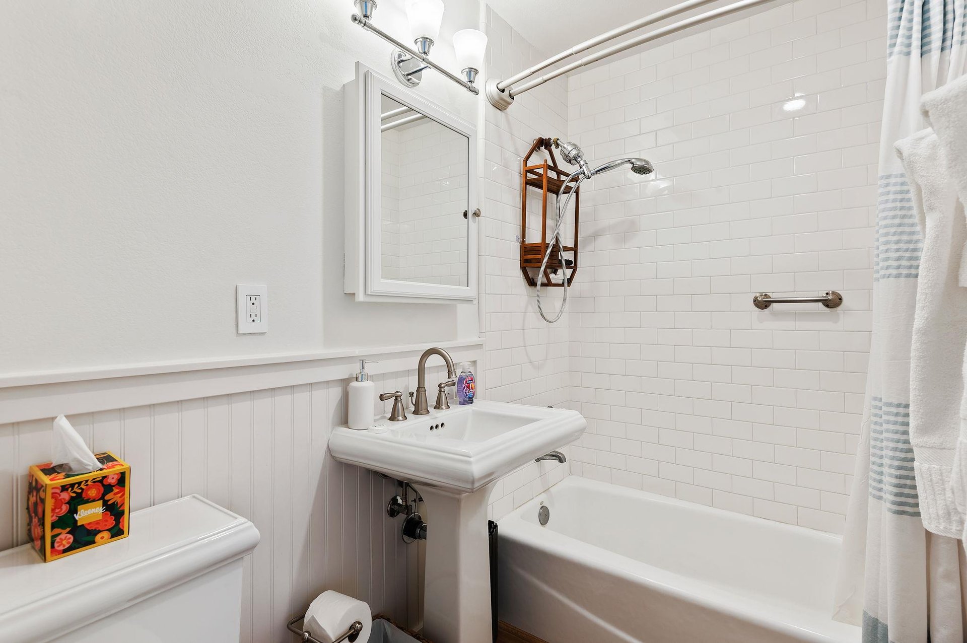 The bathroom has a tubshower combo.