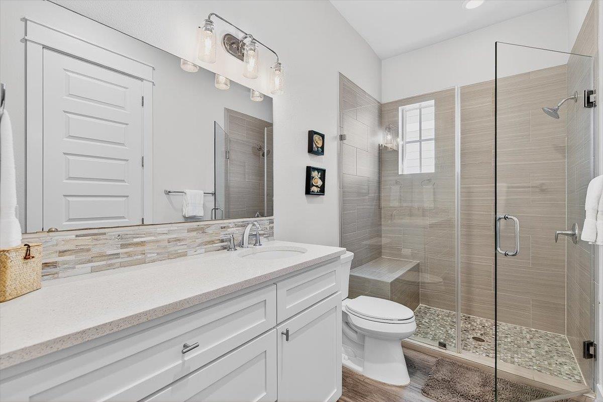 King Bedroom Ensuite, 1st Floor