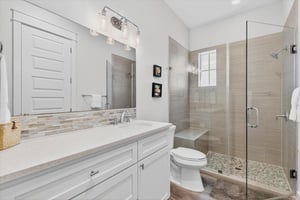 King Bedroom Ensuite, 1st Floor