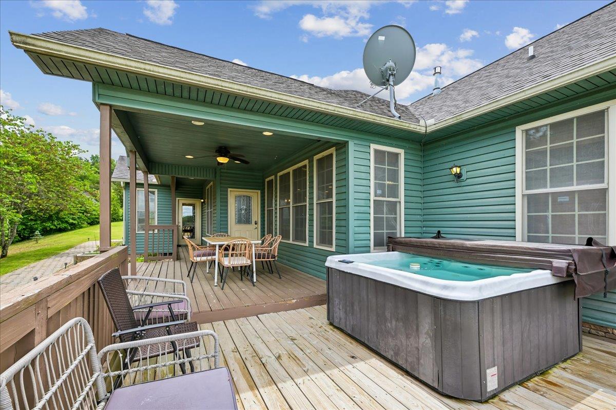 66Hot Tub
