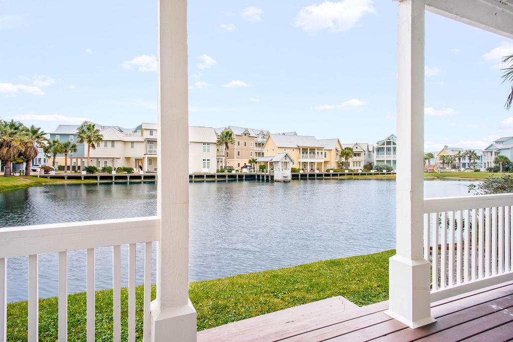 Lakeside Porch, 1st Floor