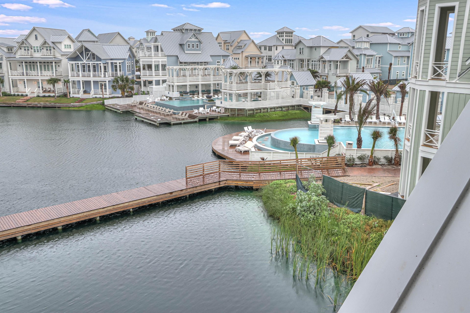 Balcony Lake Views, 2nd Floor