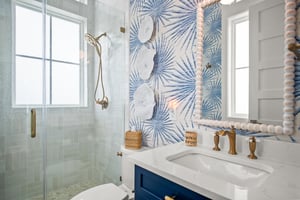 2nd Floor, Queen Bathroom