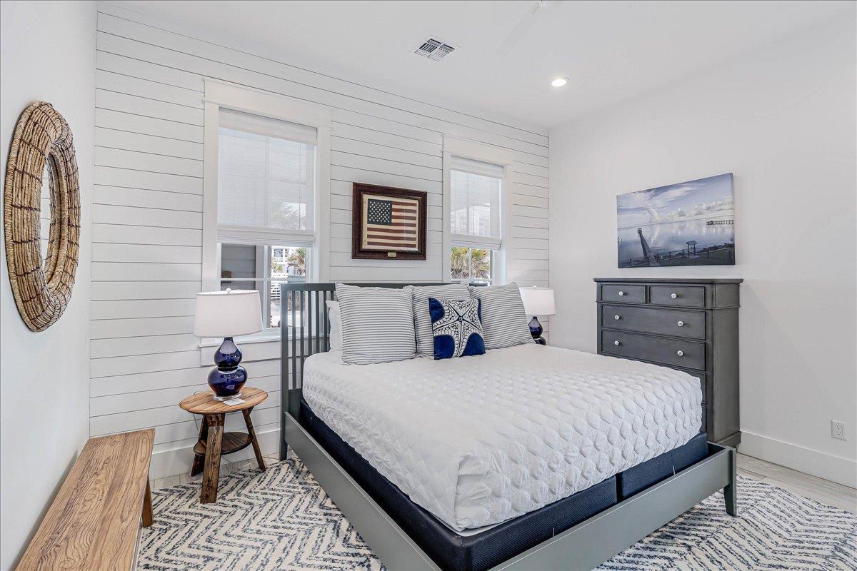 King Bedroom, 1st Floor