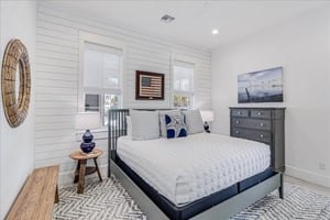 King Bedroom, 1st Floor