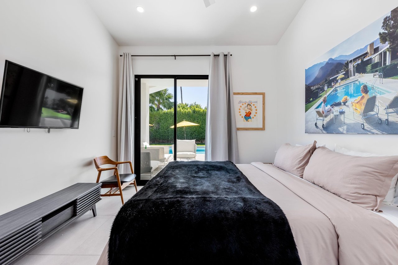 Cozy guest bedroom