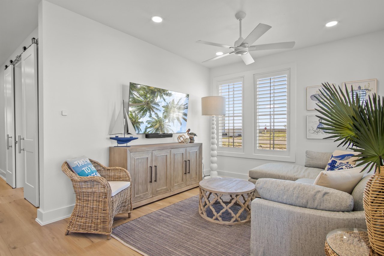 Living Area, 1st Floor