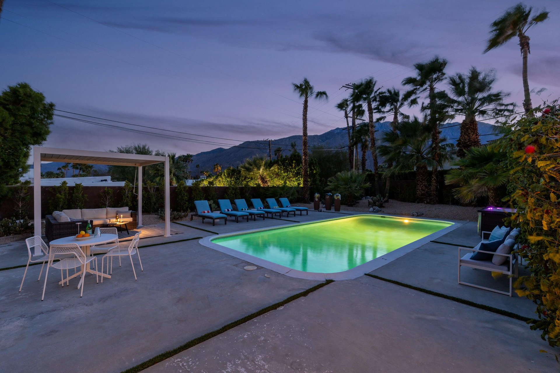 Do you prefer green pool lights