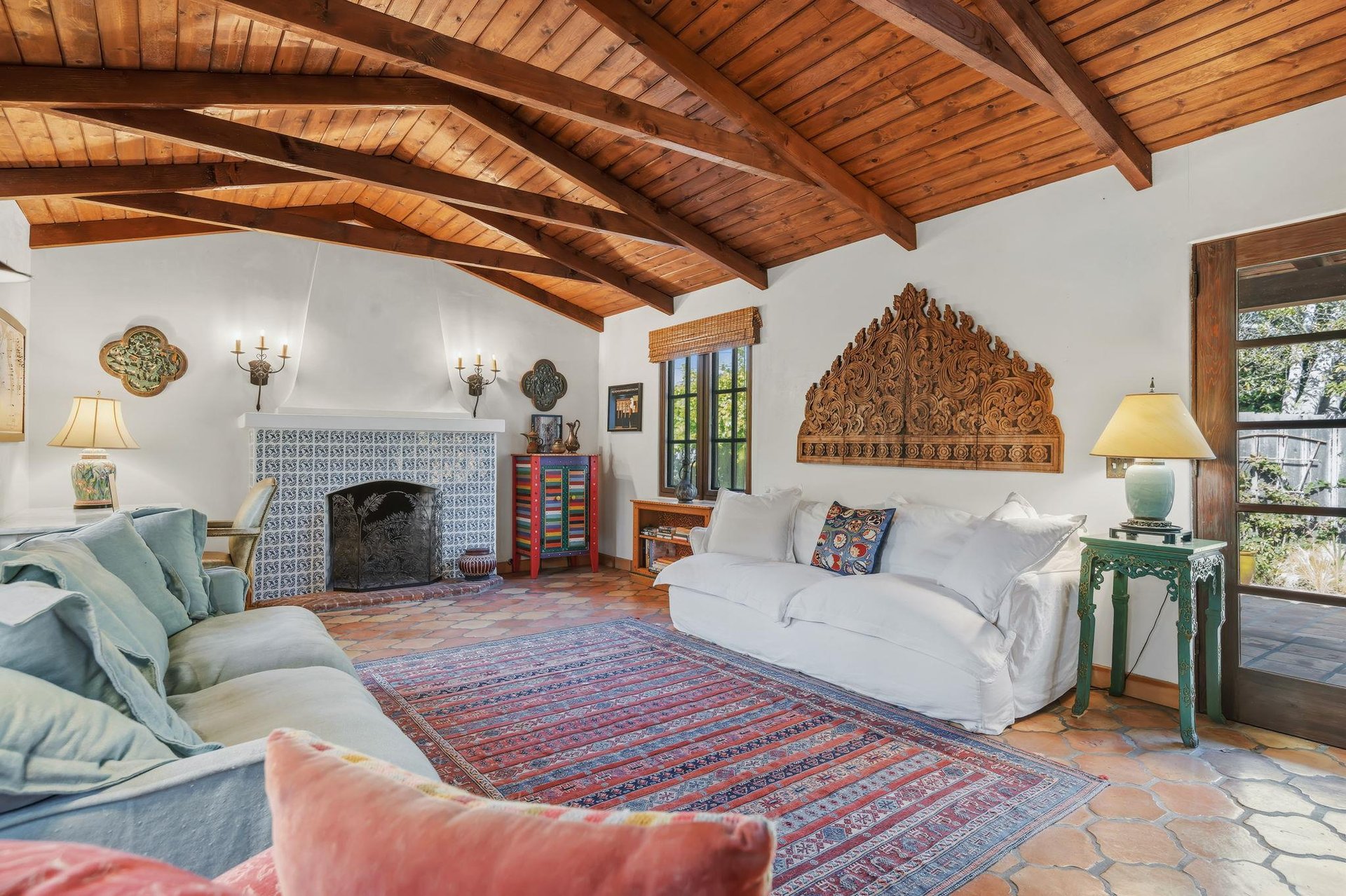 Ample seating, fireplace, and vaulted ceilings.