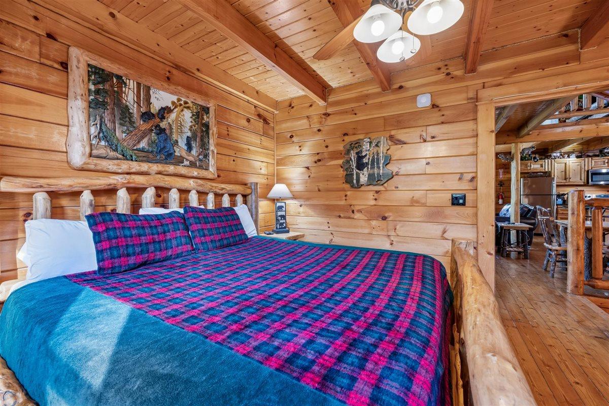 21Primary Bedroom