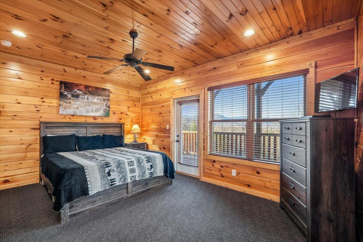 35Primary Bedroom