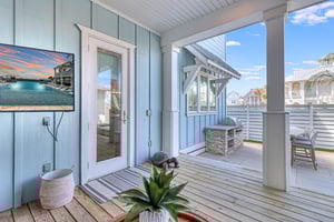 Outdoor Lounge, 1st Floor