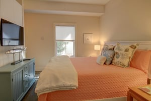 Secondary King Suite, 1st Floor