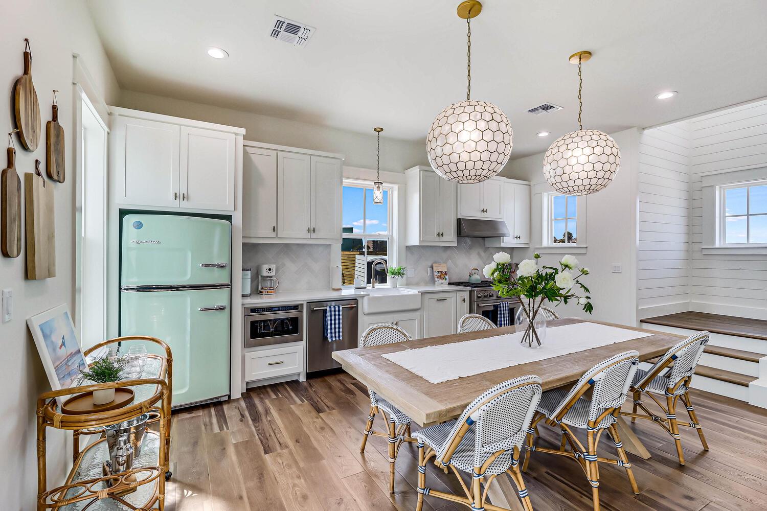 Dining Area, Kitchen, 1st Floor