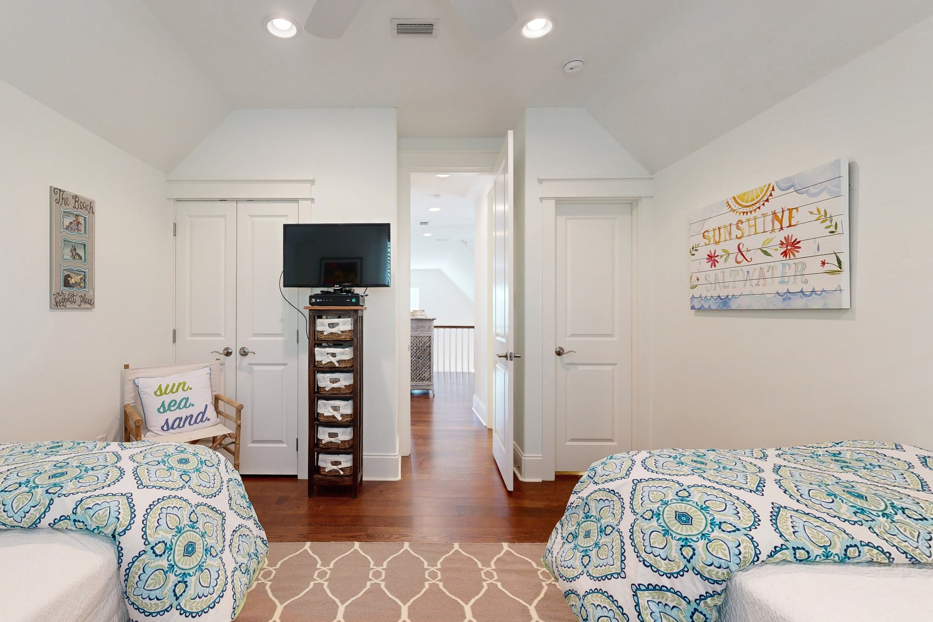 Lakeside Happy Place 17