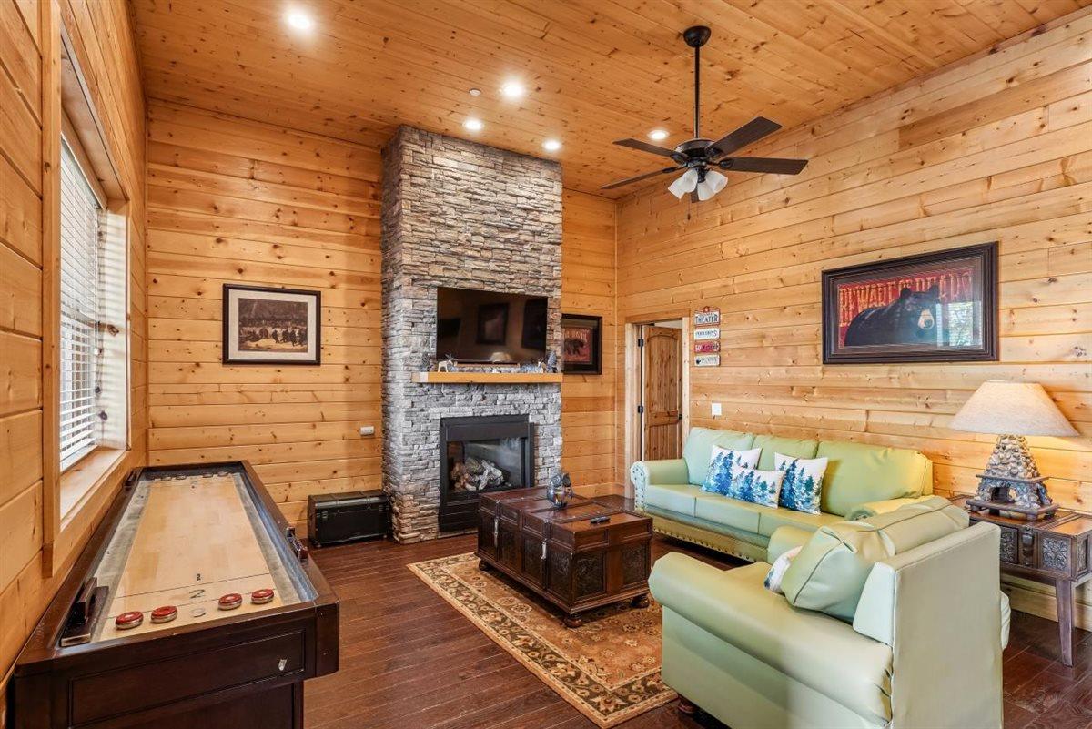 100Recreation Room