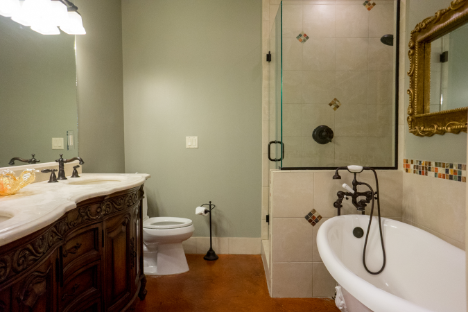 masterbathroom5_4111711.jpg