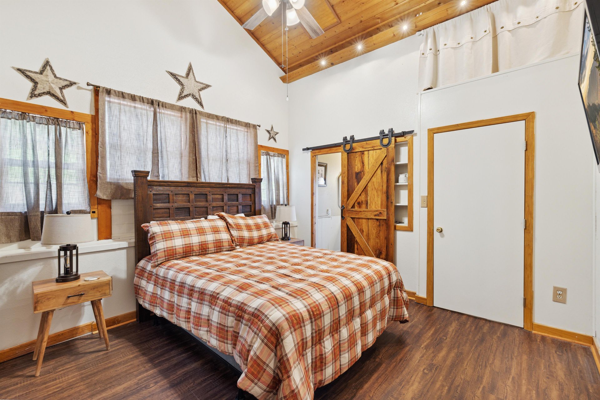 1 queen bed