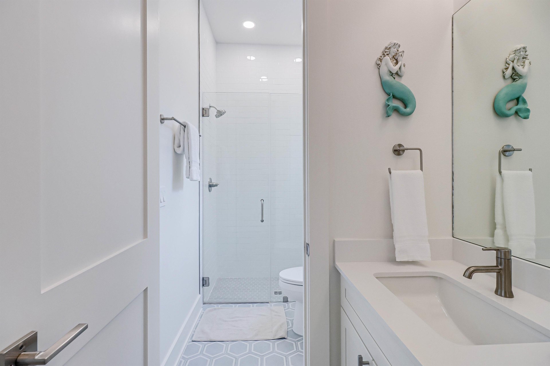 2nd Floor, Shared Bathroom