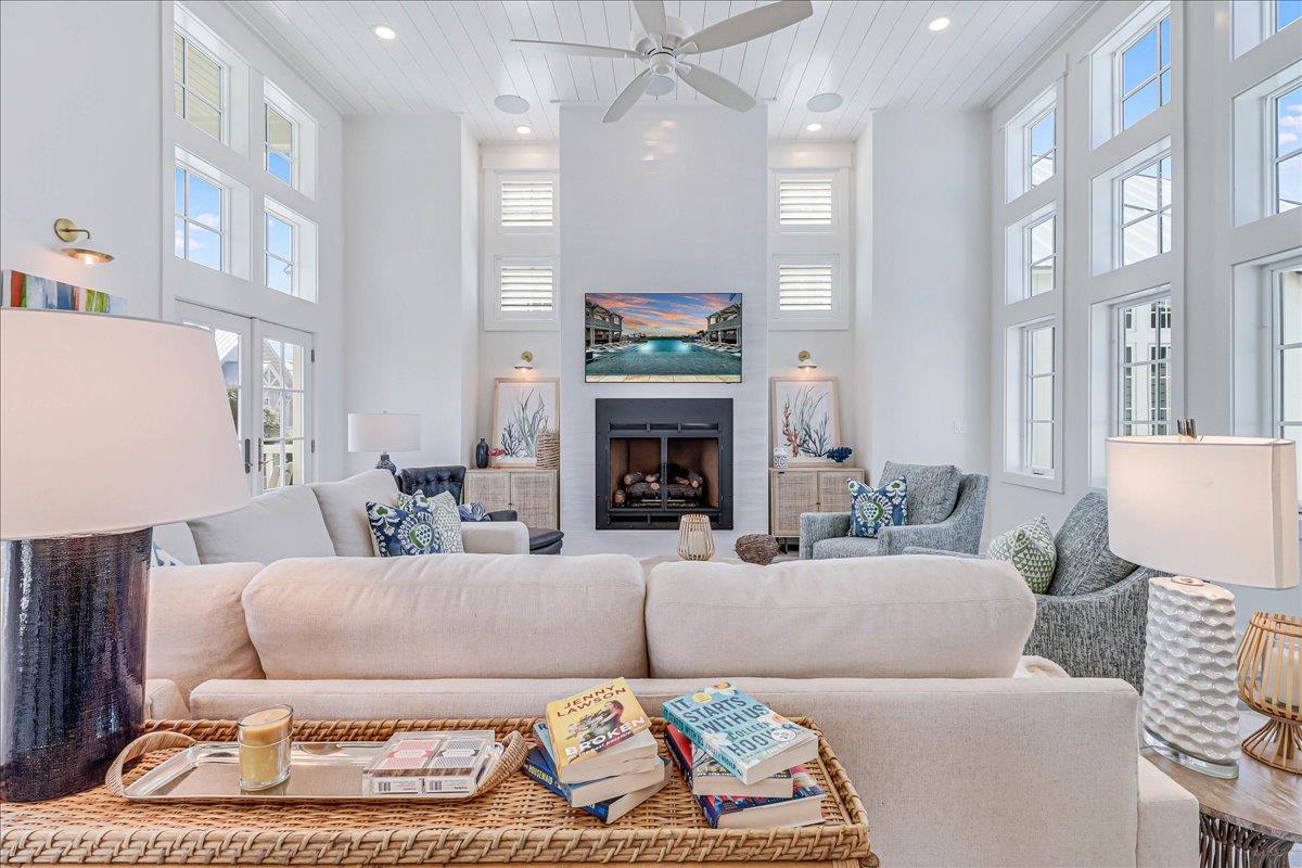 2nd Floor, Primary Living Room