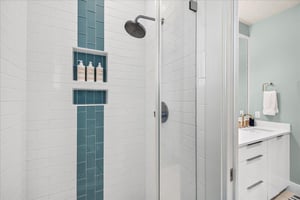 Shared Bathroom, 1st Floor