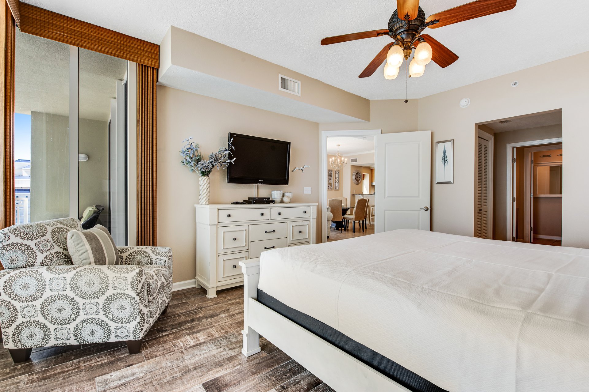 The Colonnades 1503 11