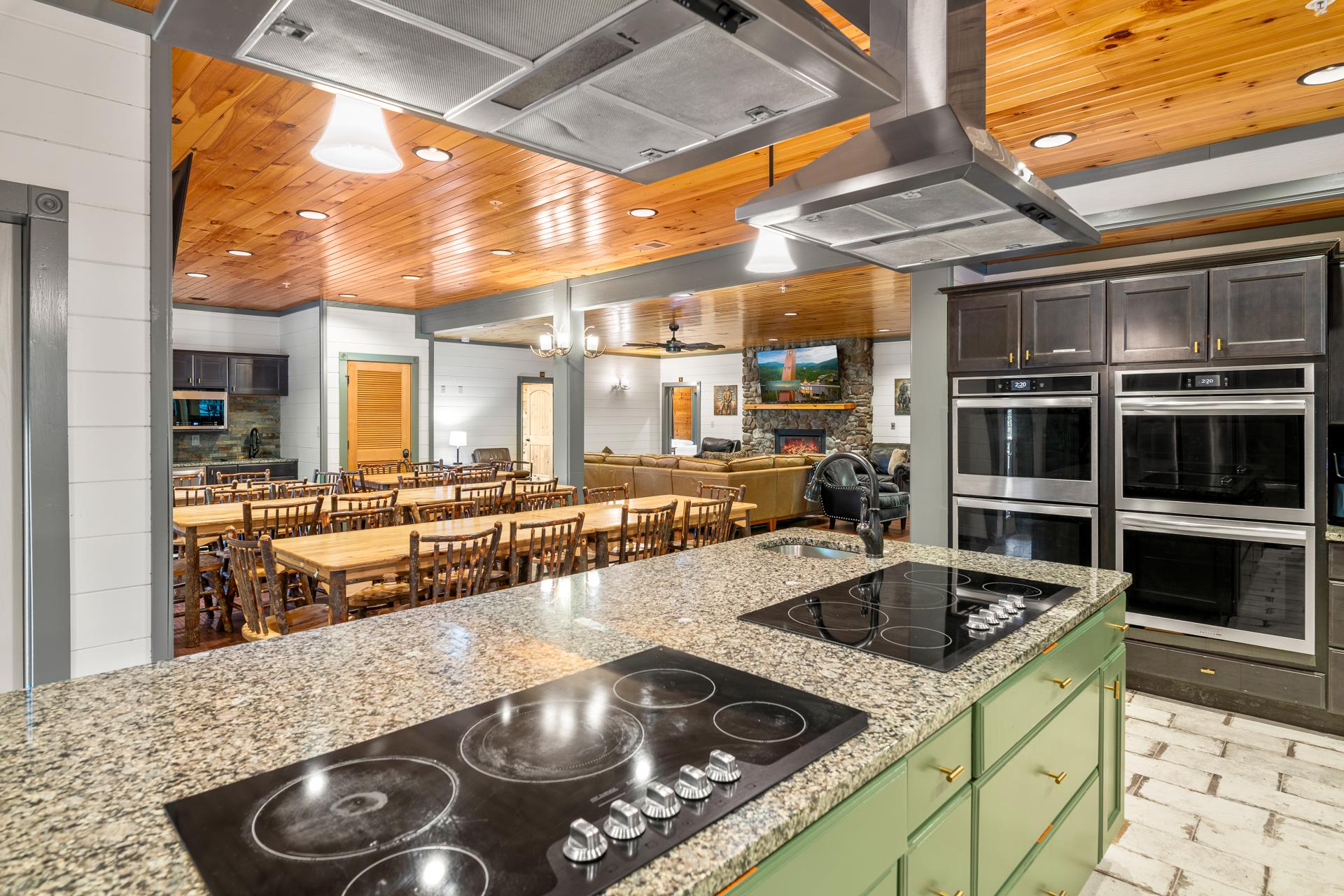 The Gatlinburg Lodge 213