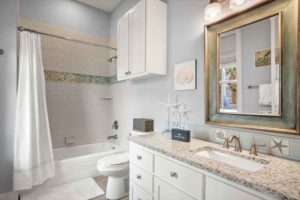 Hall Bathroom, 1st Floor