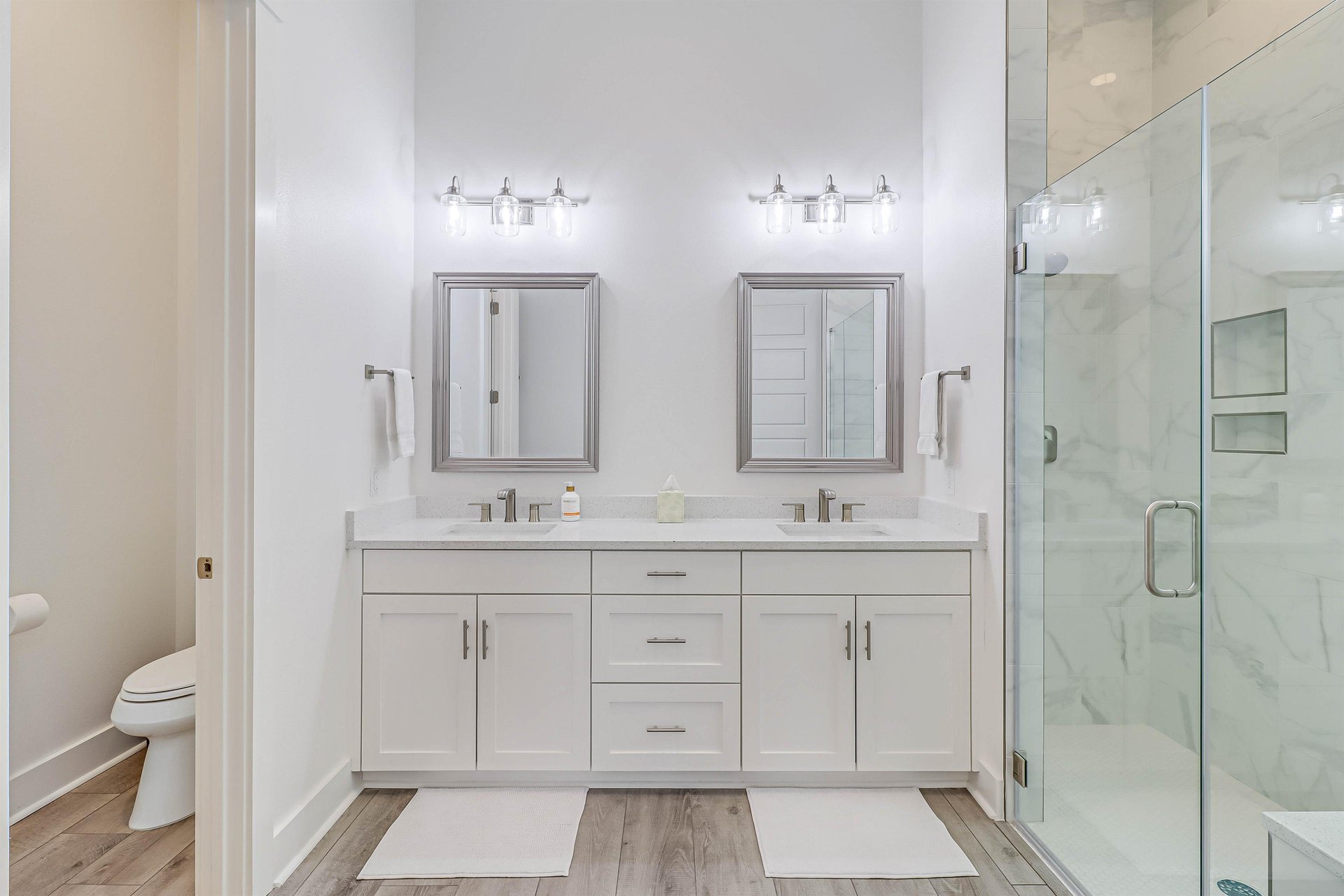 Bunk Bathroom, 1st Floor