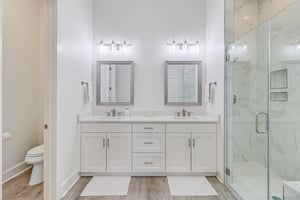 Bunk Bathroom, 1st Floor