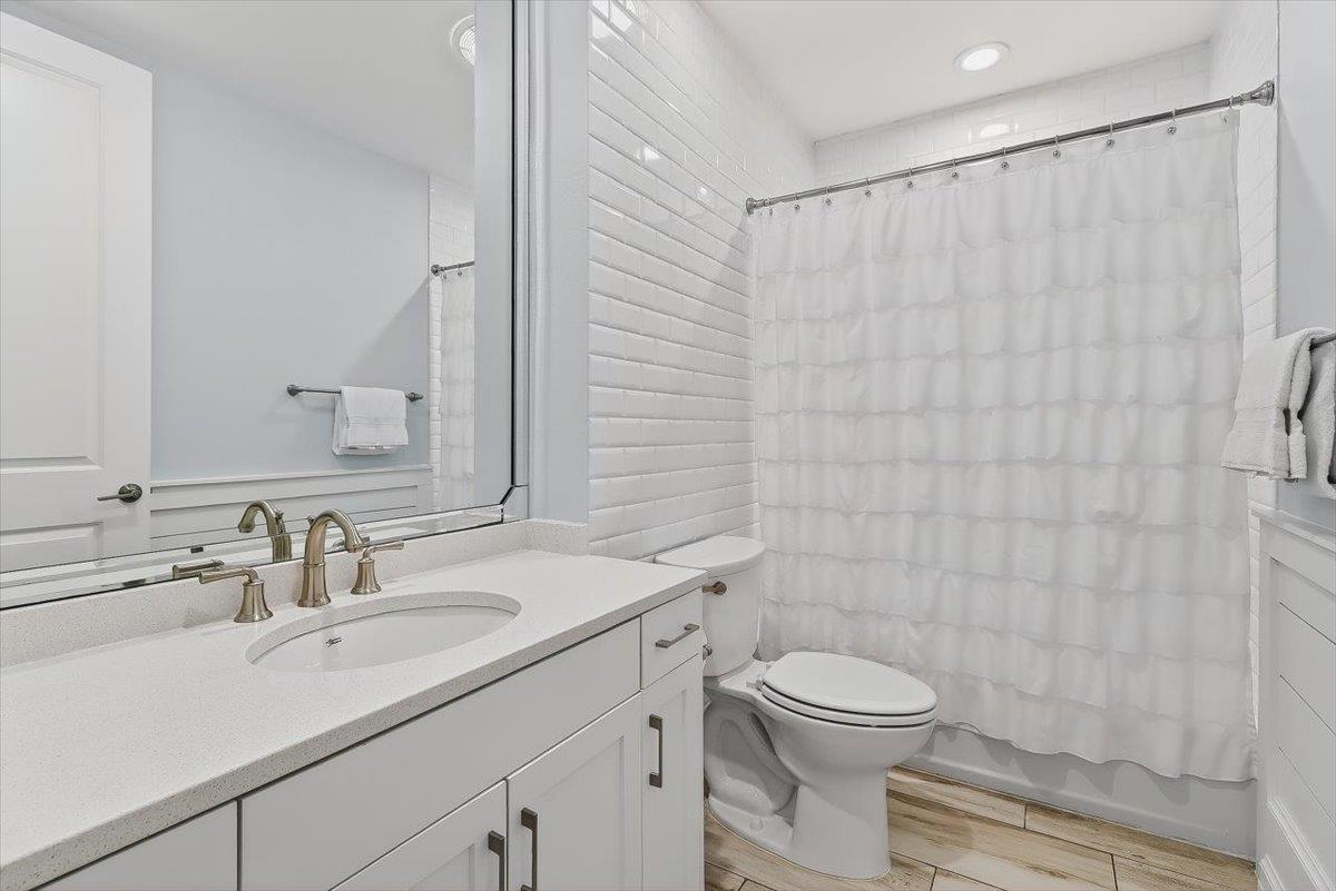 Twin Bedroom ShowerTub