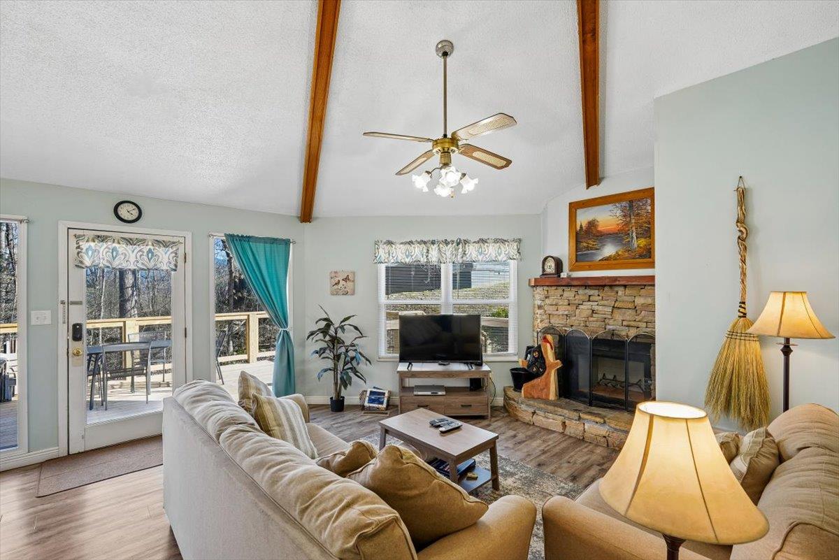 04Living Room