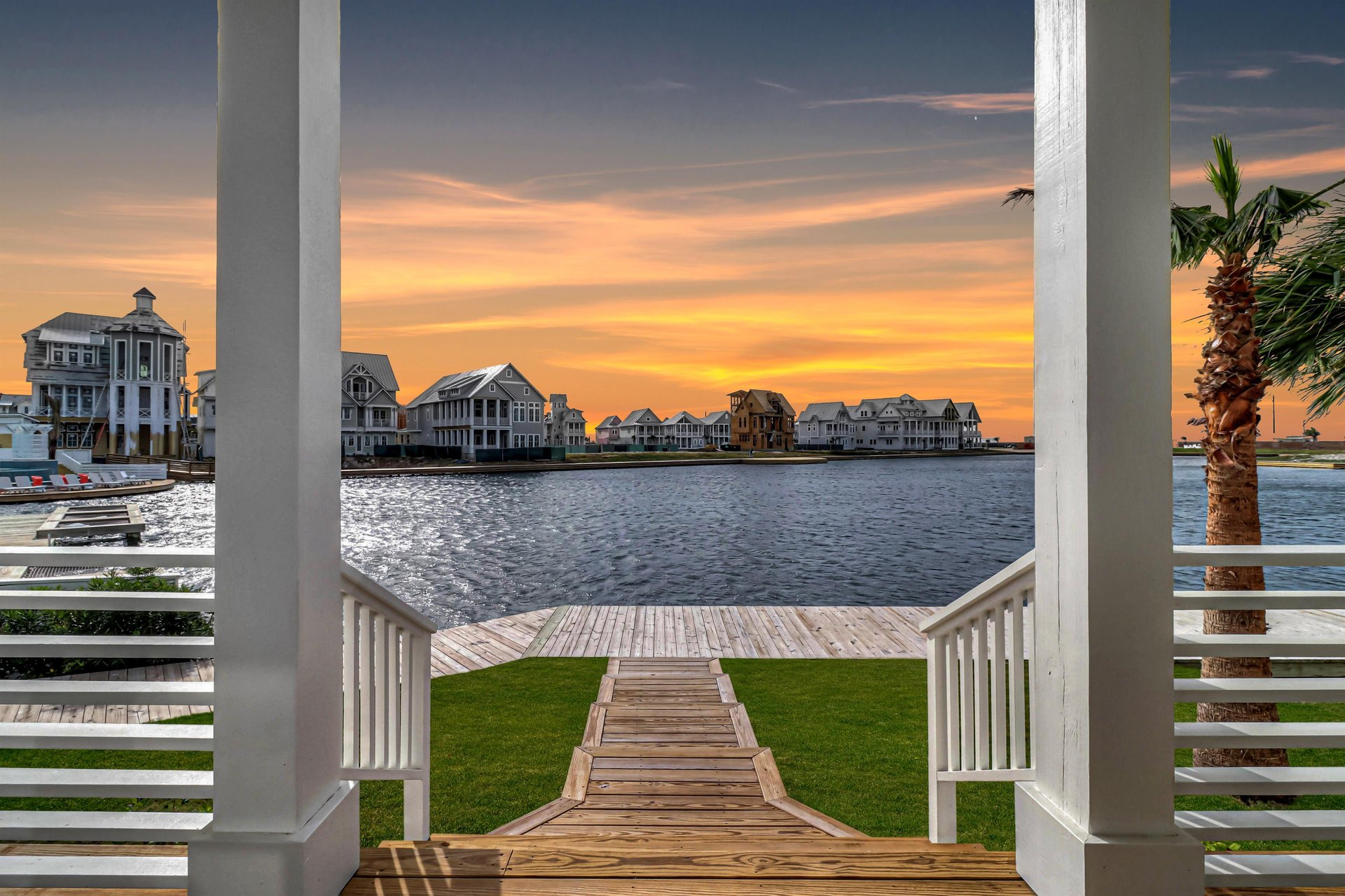 Deck Access, 1st Floor