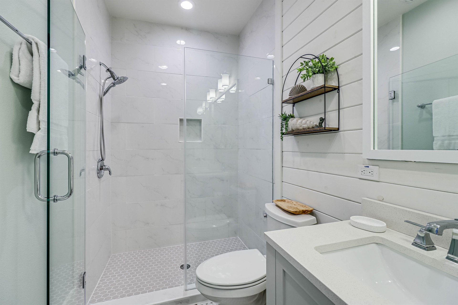 Primary King Bathroom, 2nd Floor