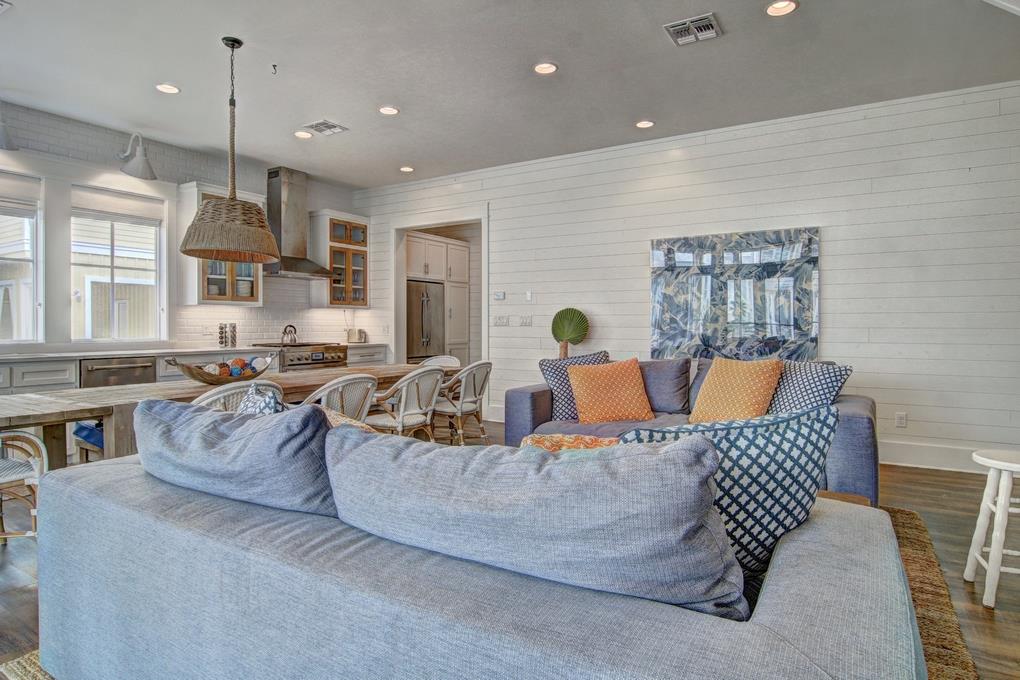 Living Area, 1st Floor