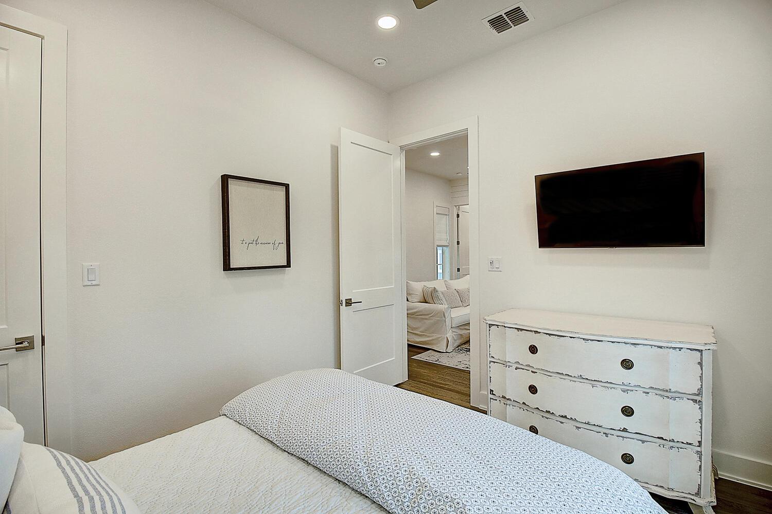 Queen Bedroom with shared bath, 2nd Floor