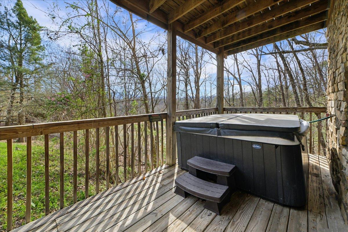 02Hot Tub