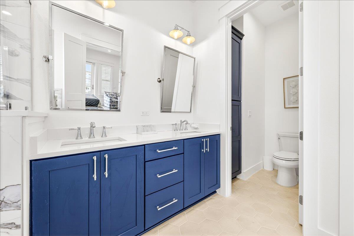 2nd Floor, Primary King Bathroom