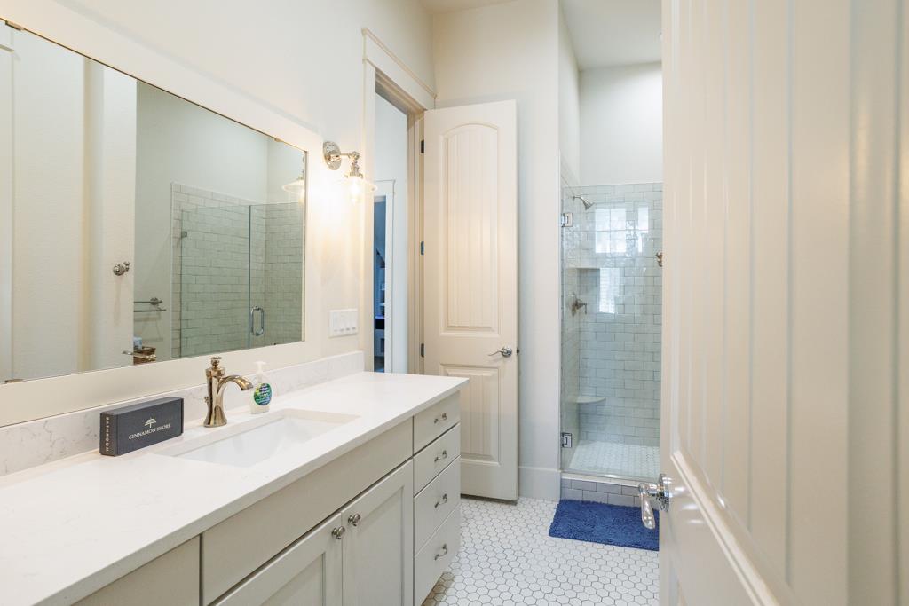 Bunkroom Bathroom, 1st Floor